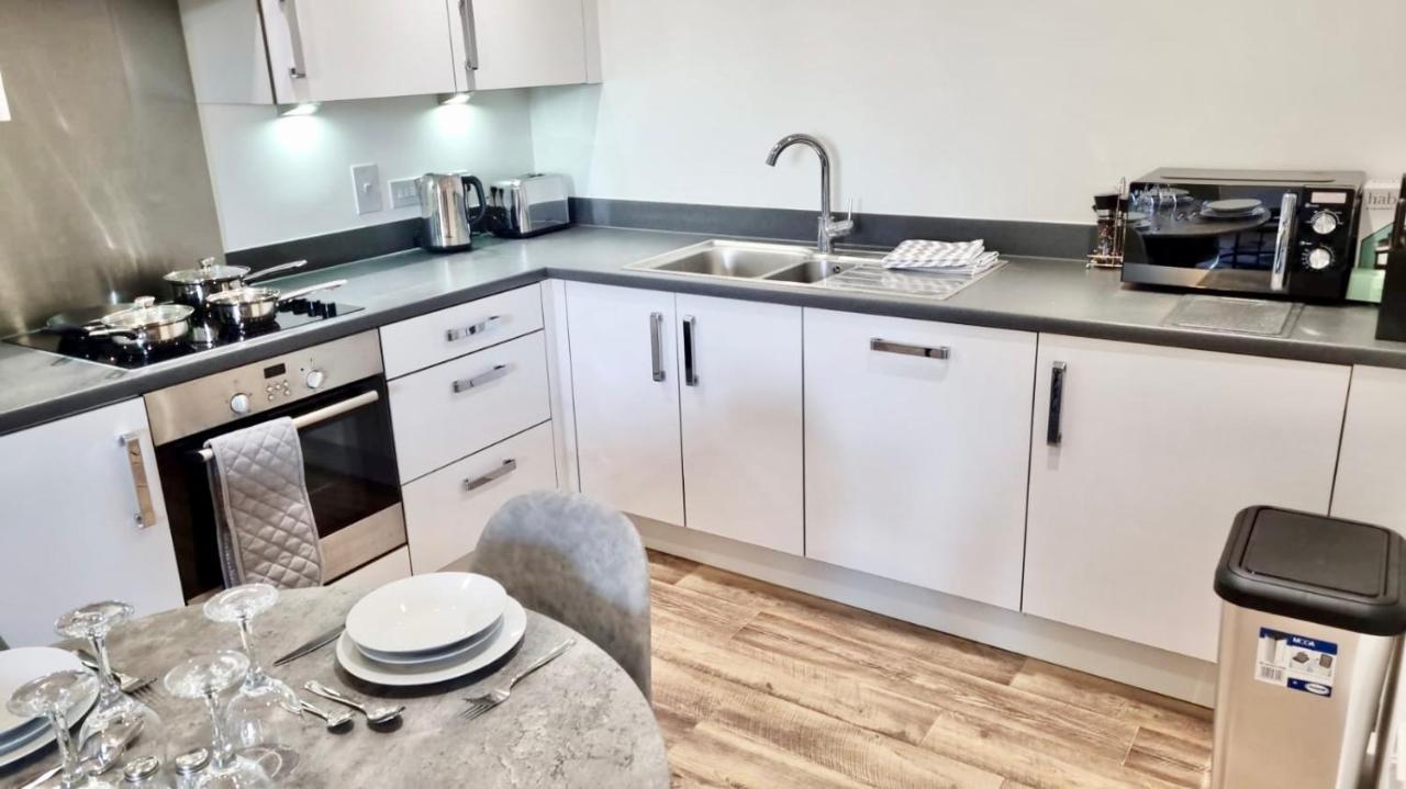 2 Bedroom, 2 Bathroom Modern Apartment Close To Ocean Village, Free Parking, Single Or Double Beds Southampton Ngoại thất bức ảnh