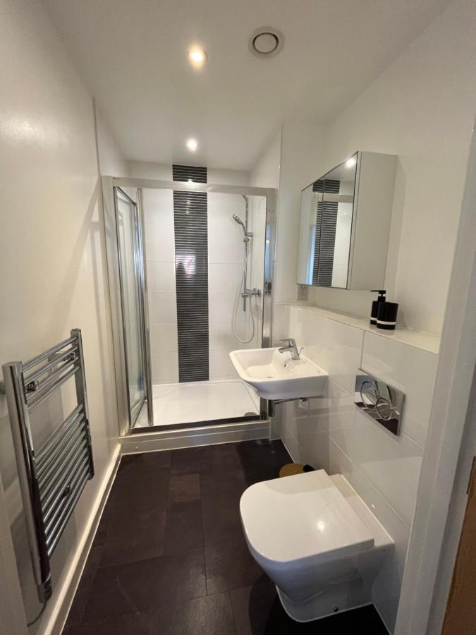 2 Bedroom, 2 Bathroom Modern Apartment Close To Ocean Village, Free Parking, Single Or Double Beds Southampton Ngoại thất bức ảnh